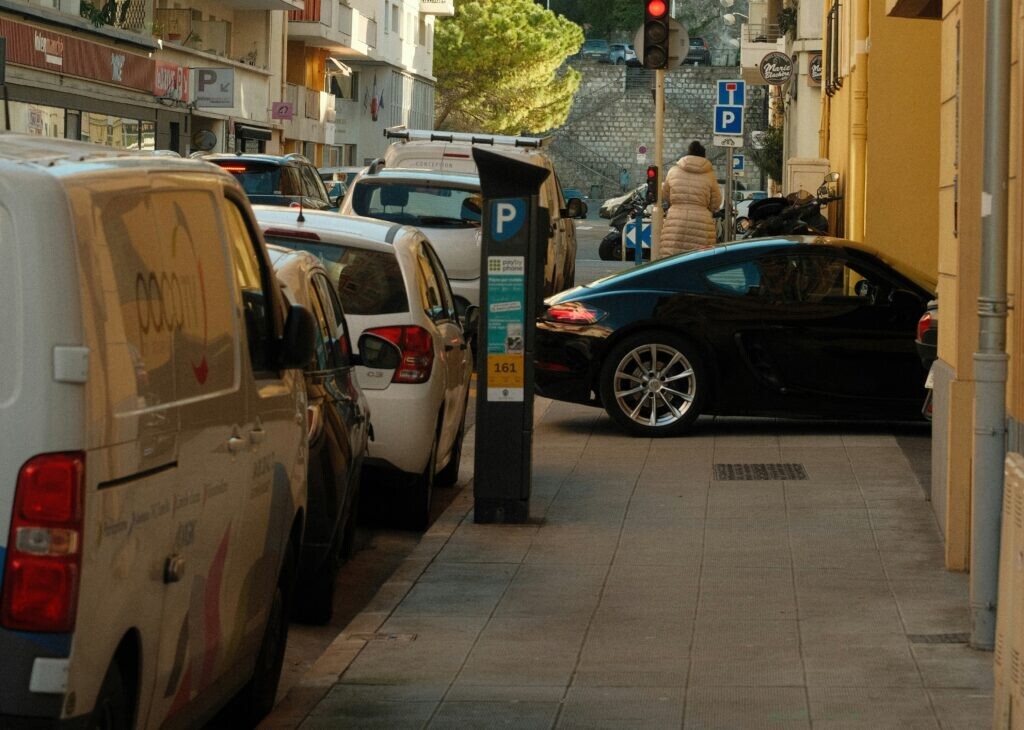 Πpoστιμo έως 2000 κι αφαίρεση διπλώματος για 1 χρόνο: Το παρκάρισμα που Tιμωpεi Auστnpά ο νέος ΚΟΚ