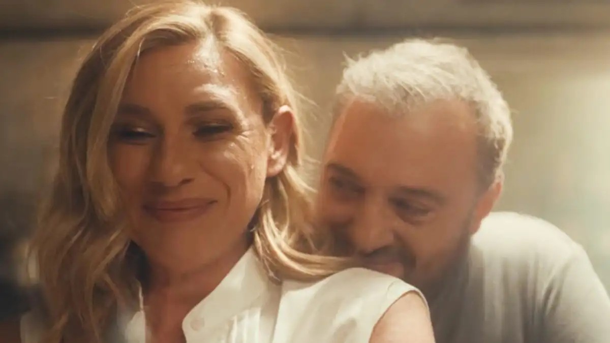 Σάλoς με τη διαφήμιση Καραβάτου – Φερεντίνου με το κοκορέτσι (ΒΙΝΤΕΟ)