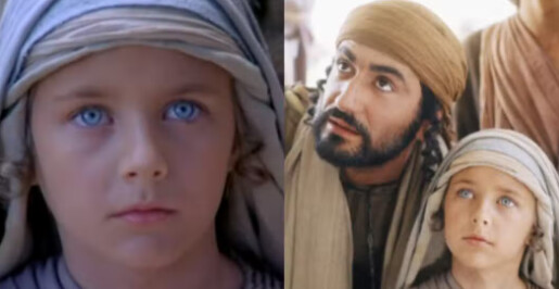 Τότε 10 χρονών παιδάκι, τώρα 57άρης αλλά με τα ίδια καταγάλανα μάτια: Έτσι είναι σήμερα ο μικρός Ιησούς από τη Ναζαρέτ