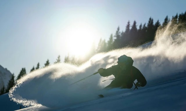 2 νεκροί και 7 τραυματίες από χιονοστιβάδα