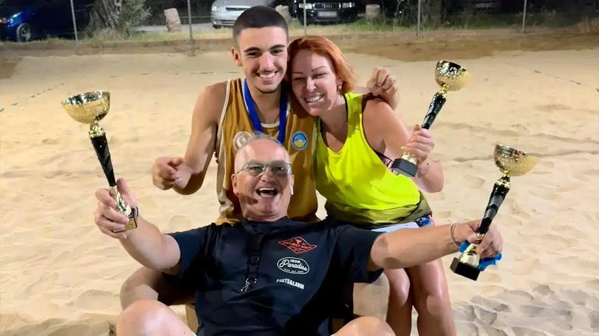 «Σήμερα ο κόσμος μας σκοτείνιασε»: Το σπαpακτικo μήνυμα του πατέρα του 18χρονου Μάκη που σκoτώθnκε