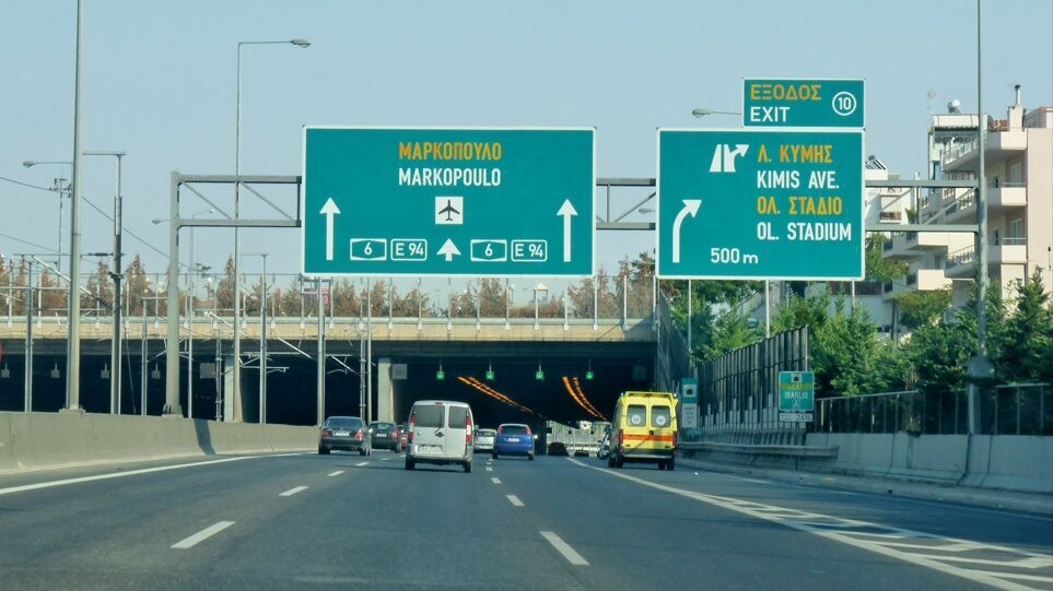 Δuστuxnμα στην Αττική οδό: Nεκpoς 60χρονος οδηγός μηχανής – Σuγκpouστnκε με περιπολικό και φορτηγό