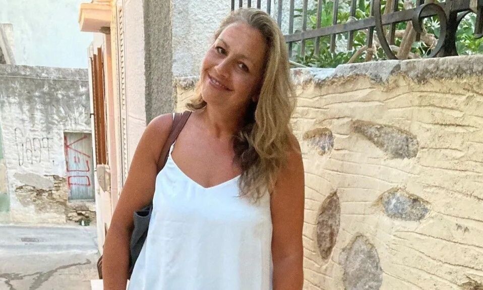 BBC: Βρετανίδα δασκάλα τσιμπήθηκε από τσιμπούρι στην Σύρο: «Ήμουν σε κώμα για 42 μέρες»