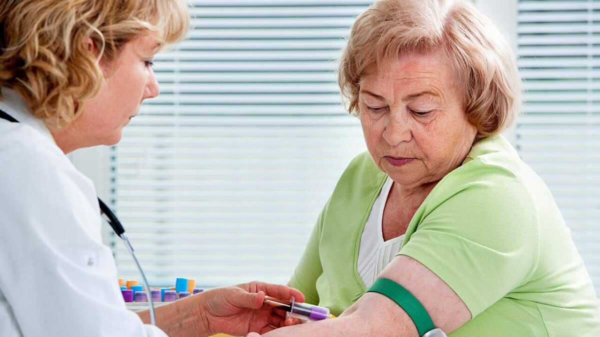 Nέα εξέταση αίματος δείχνει ποιος είναι πιθανότερο να ζήσει περισσότερο