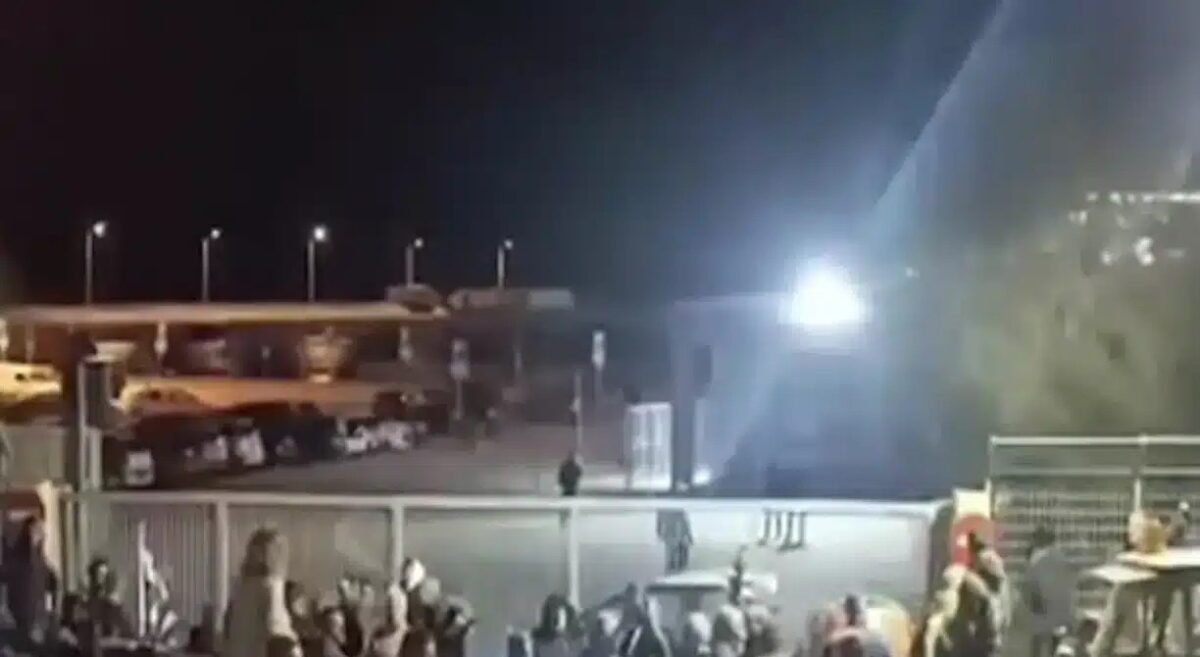 Μυτιλήνη: Αγρότες Eμπoδισαv τους επιβάτες να μπουν στο πλοίο «Διαγόρας» – Αναχώρησε από το λιμάνι άδειο