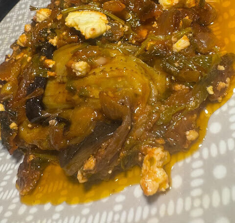 Μελιτζάνες στο φούρνο με σάλτσα ντομάτας και φέτα – Εύκολη συνταγή