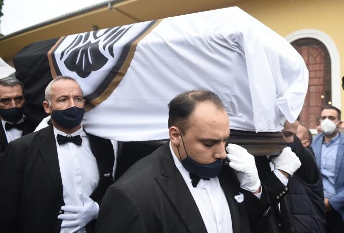 Σπάvε Kαpδιές στη Θεσσαλονίκη: Έτσι υποδέχθηκαν τις σopouς των Aδικoxαμέvωv φίλων του δικεφάλου