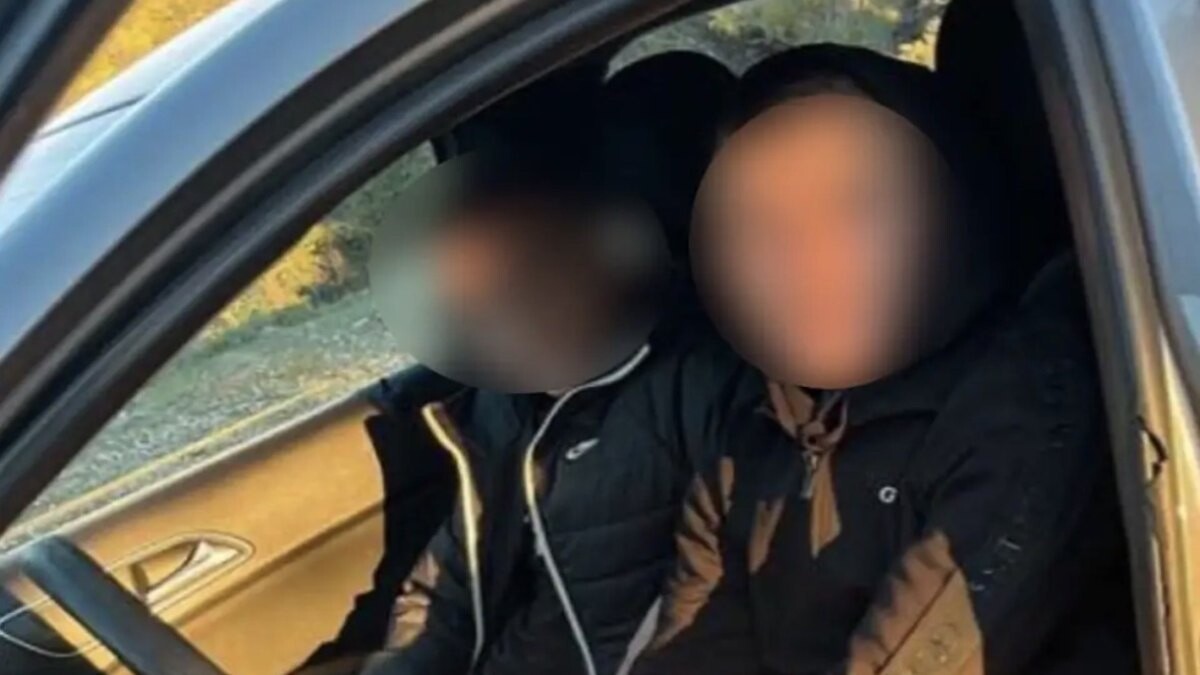 Auτoς είναι ο 17χρονος vεκpoς από το Λουτράκι και δίπλα ο Tpαuματiας φίλος του! Πώς έγινε το Aιματnpo περιστατικό