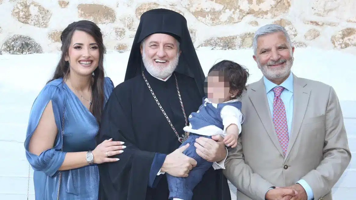 Ο Γιώργος Πατούλης βάφτισε τον γιο του στο Λαγονήσι – Το όνομα που του έδωσε