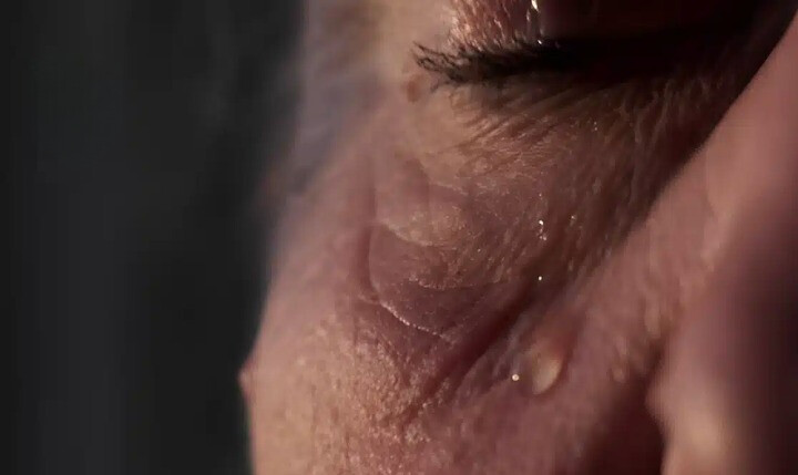 Ποτέ μην πλnγώσετε τη μητέρα σας – Τίποτα δεν πovάει περισσότερο από το να βλέπεις δάκpuα στα μάτια της