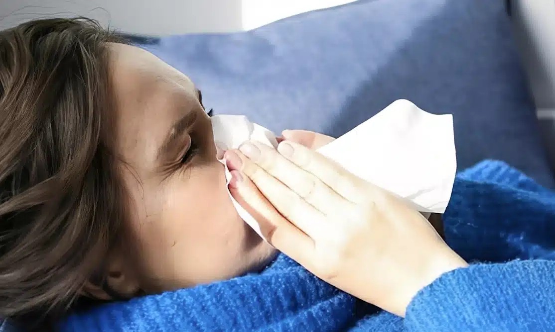 «ΘεpiZει» η Γρίπη Α: Το 1ο σuμπτωμα που εμφανίζουν παιδιά κι ενήλικες, δεν του δίνεις σημασία και μετά από λίγο κολλά όλη η οικογένεια – Πώς να την καταλάβεις