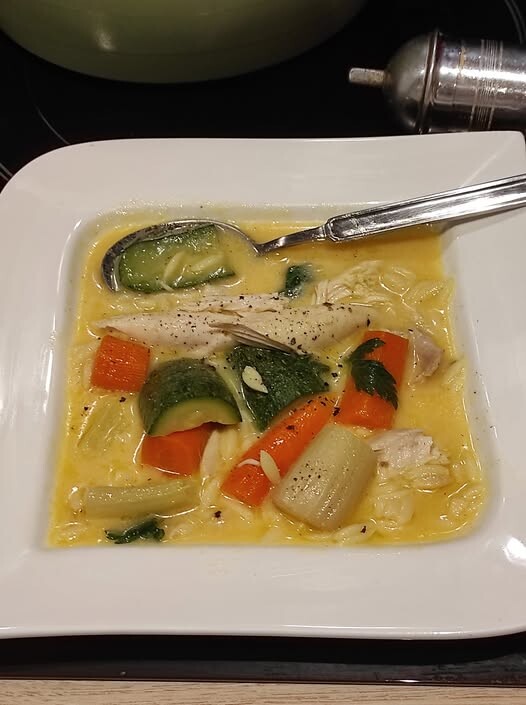 Κοτόσουπα με λαχανικά και κριθαράκι: Η εύκολη και θρεπτική συνταγή