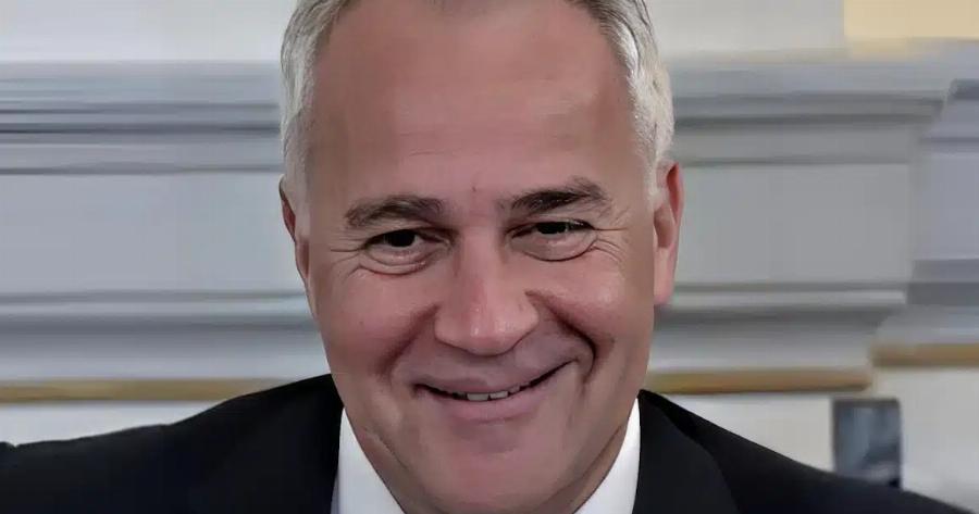 Χαμός με την γραβάτα με την ελληνική σημαία του Μάκη Βορίδη στην ορκωμοσία