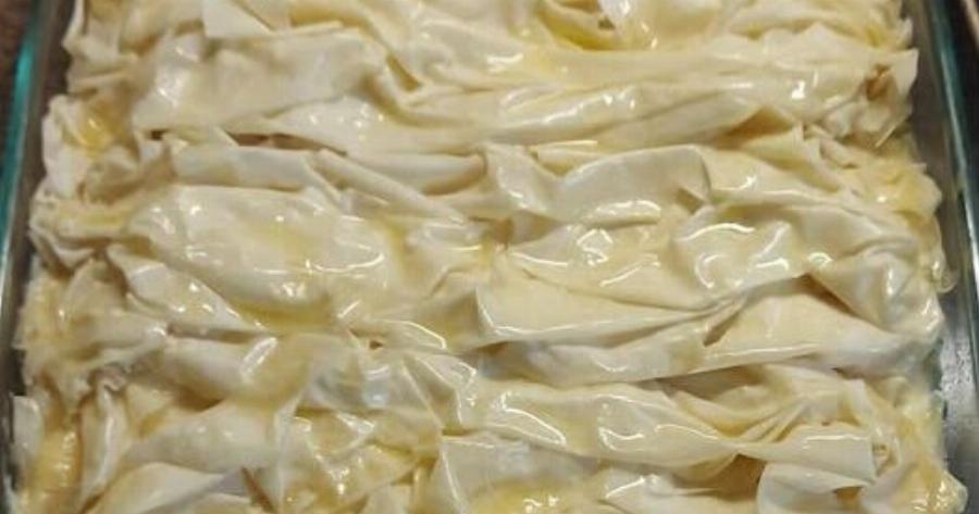 Η πιο αφράτη μπουγάτσα με βελούδινη κρέμα – Τραγανό φύλλο που κάνει «κρακ» σε κάθε μπουκιά!