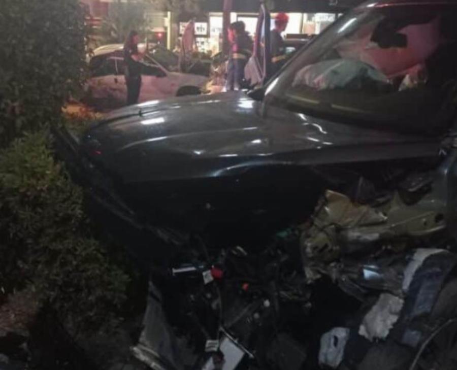 ΠΡΙΝ ΑΠΟ ΛΙΓΟ: Σφοδρό τροχαίο ατύχημα με εμπλοκή 4 οχημάτων