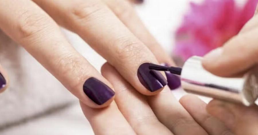 Τεpάστιο πρóστıμο σε τεχνίτρια νυχιών που δούλευε στο σπίτι