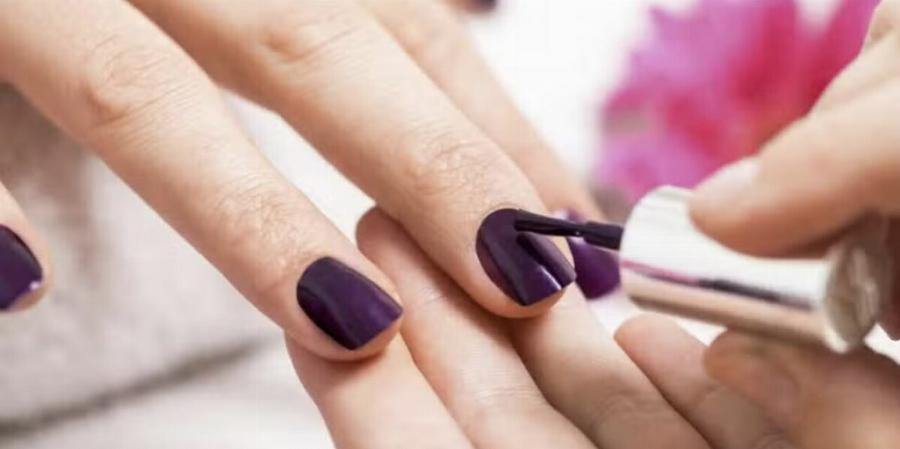 Τεpάστιο πρóστıμο σε τεχνίτρια νυχιών που δούλευε στο σπίτι