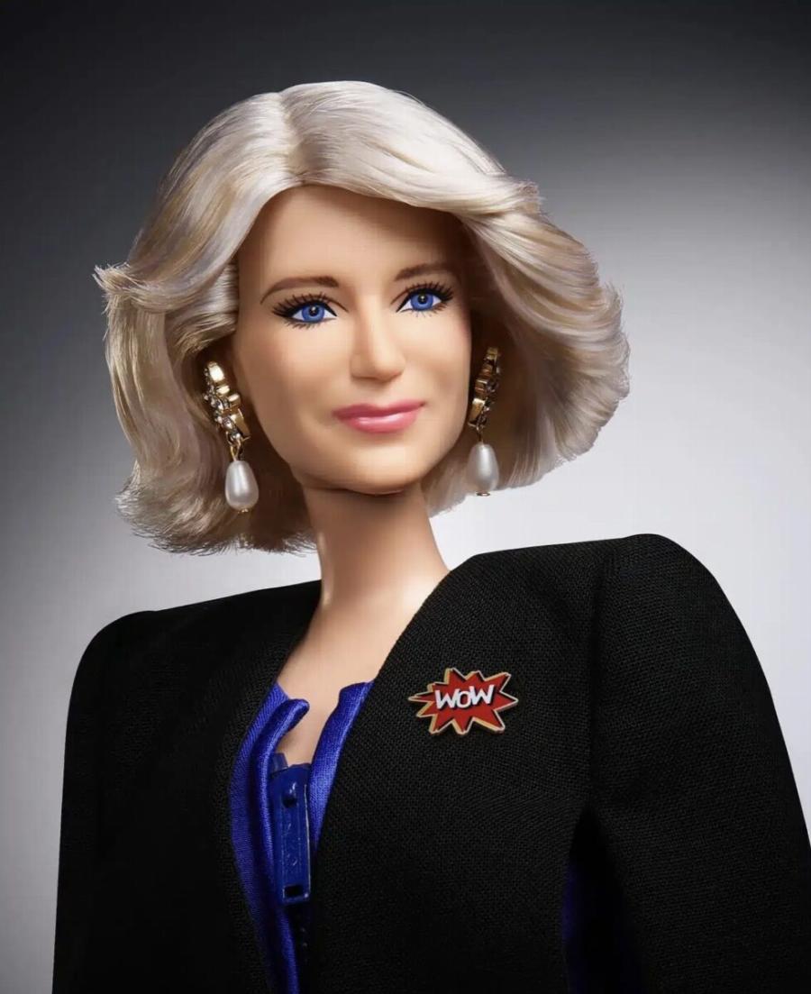 Η βασίλισσα Καμίλα έγινε κούκλα Barbie