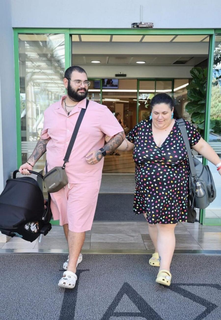 Αφροδίτη Γεροκωνσταντή: Πήρε εξιτήριο από το μαιευτήριο – Στο πλευρό της ο σύζυγος της Τζιμ Γεωργαντής
