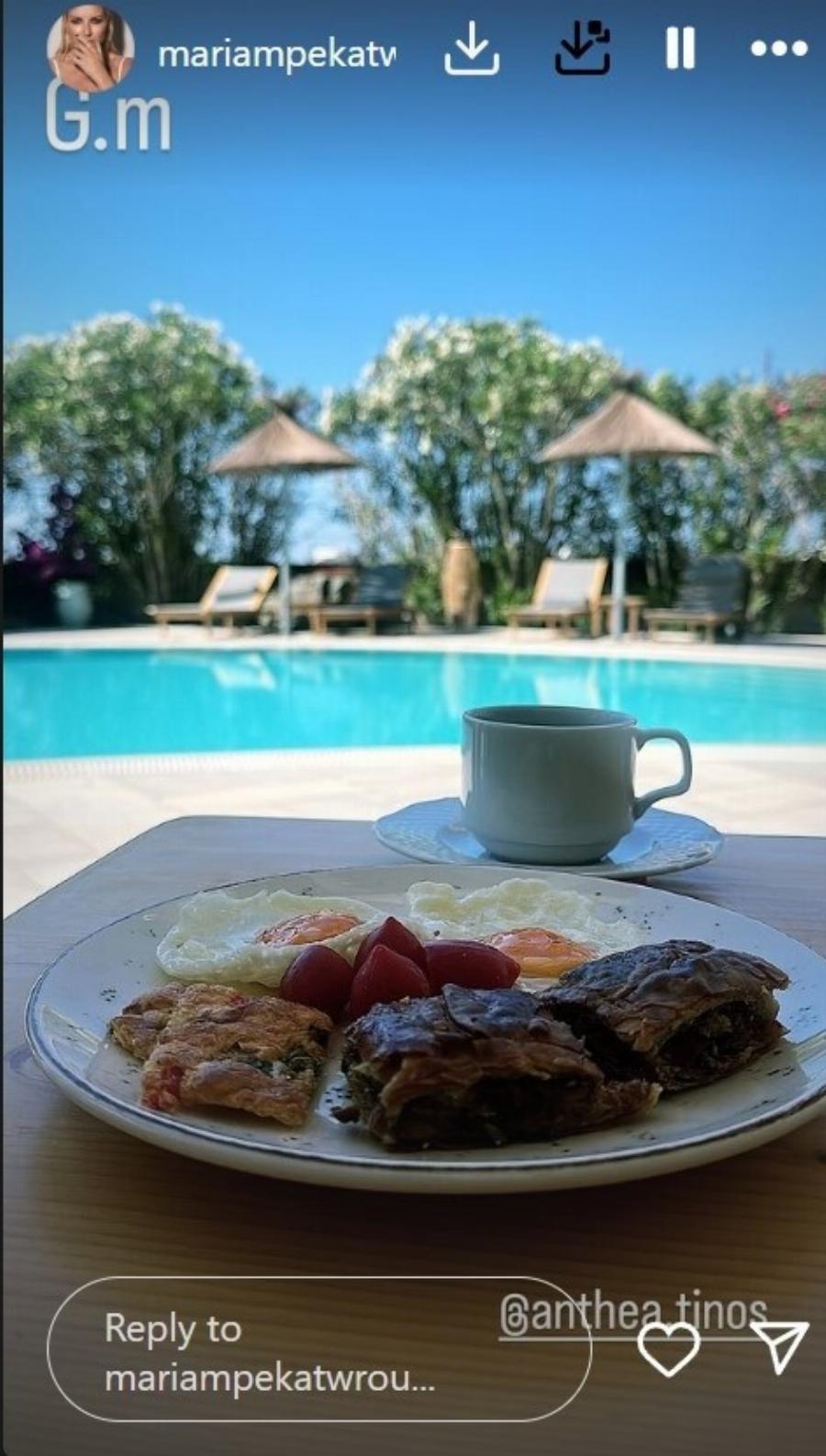 Έκοψε “μαχαίρι” 2 πράγματα, έγινε κορμάρα: Η Μαρία Μπεκατώρου με μπικίνι στα 50 της “βάζει κάτω” και 20άρες