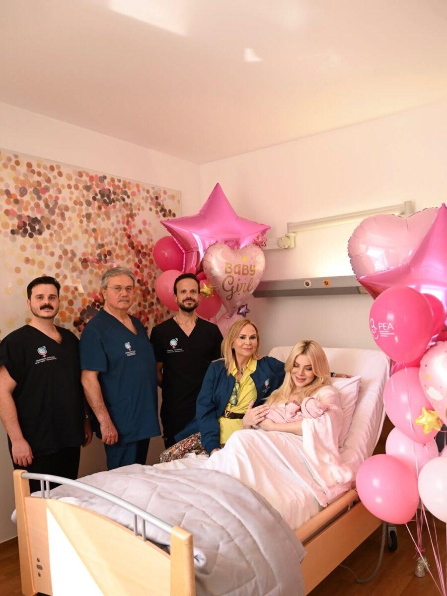 Κατερίνα Καινούργιου: Οι πρώτες φωτογραφίες με το μωρό και τον Παναγιώτη Κουτσουμπή – «Χάνομαι σε δάκρυα χαράς»