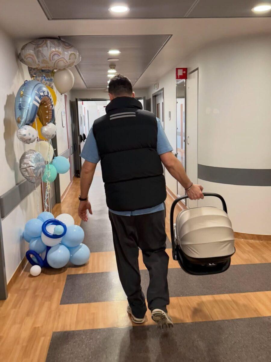 Κατερίνα Καινούργιου: Οι πρώτες φωτογραφίες με το μωρό και τον Παναγιώτη Κουτσουμπή – «Χάνομαι σε δάκρυα χαράς»