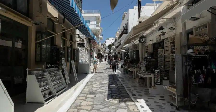 Τουρισμός: Επταήμερη εργασία, 12ωρη καθημερινή απασχόληση και διαμονή σε διαμερίσματα