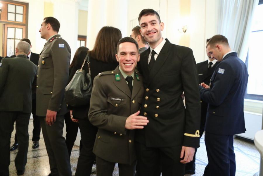 Τους χειροκρότησαν όλοι οι Έλληνες: Ορκίστηκαν έφεδροι αξιωματικοί οι Πετρούνιας, Τεντόγλου και όλοι οι εν ενεργεία Ολυμπιονίκες