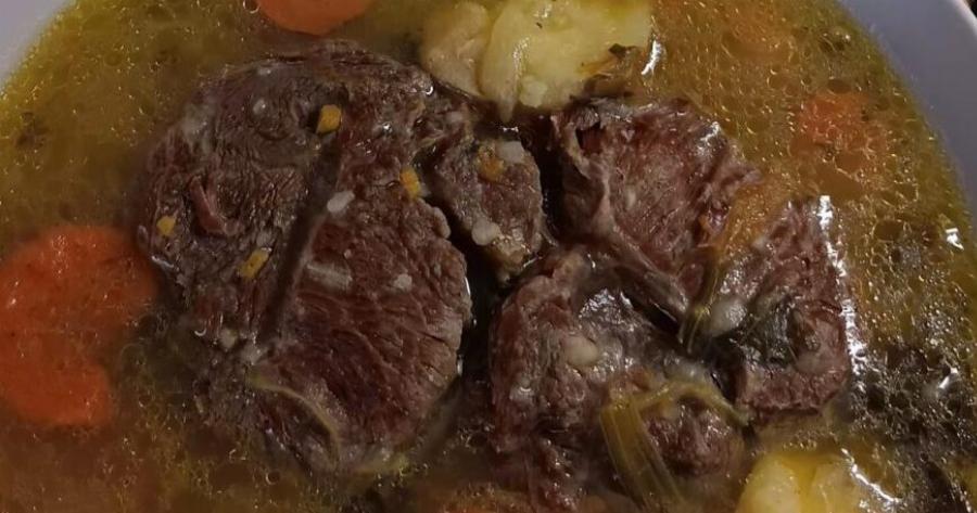 Θρεπτική σούπα με μοσχάρι και λαχανικά για όλη την οικογένεια