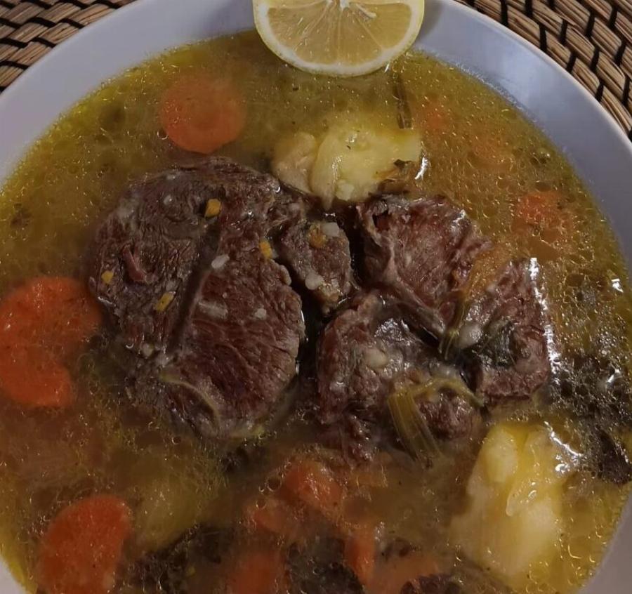 Θρεπτική σούπα με μοσχάρι και λαχανικά για όλη την οικογένεια