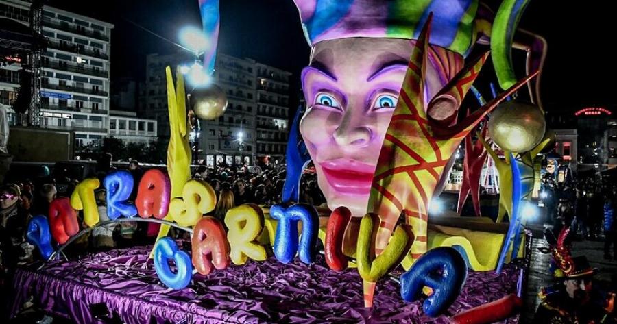 Απίστευτο ατύχημα στο καρναβάλι της Πάτρας πριν από λίγα λεπτά