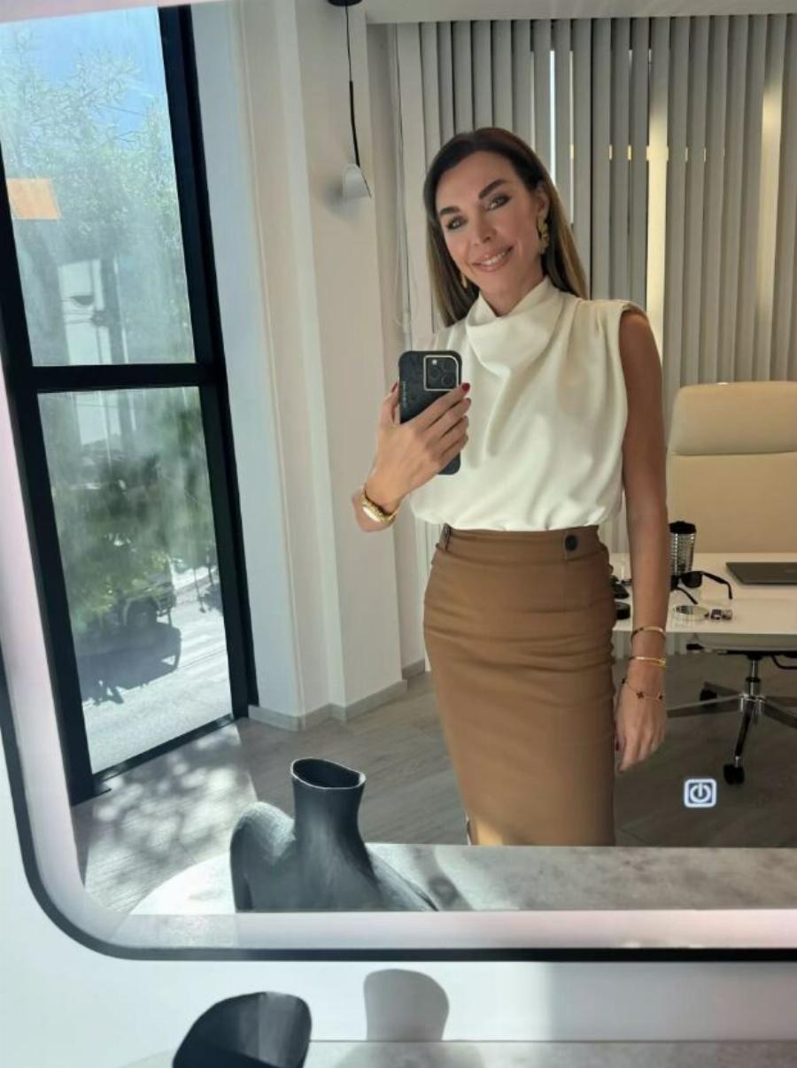 H Τατιάνα Στεφανίδου ντύθηκε σαν γαλαζοαίματη και «έριξε» το ίντερνετ – «Τpομάζει» το μέγεθος της ντουλάπα της και τα άπειρα ρούχα της