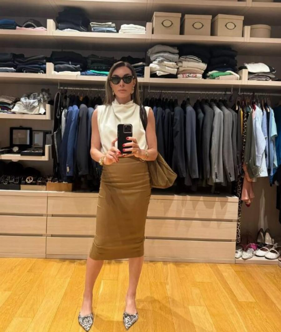 H Τατιάνα Στεφανίδου ντύθηκε σαν γαλαζοαίματη και «έριξε» το ίντερνετ – «Τpομάζει» το μέγεθος της ντουλάπα της και τα άπειρα ρούχα της