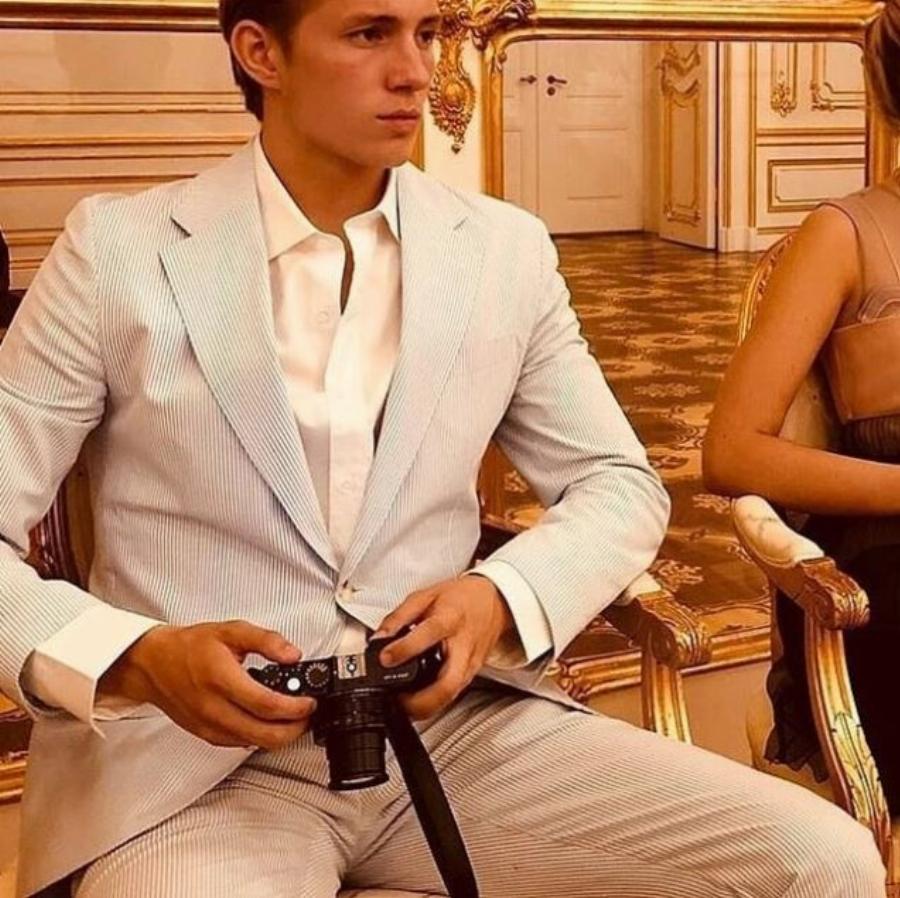 Χαμογελάει από ψηλά ο παππούς του: Ο Κωνσταντίνος Αλέξιος ανοίγει τα φτερά του στο Χόλιγουντ, περήφανη η Μαρί Σαντάλ