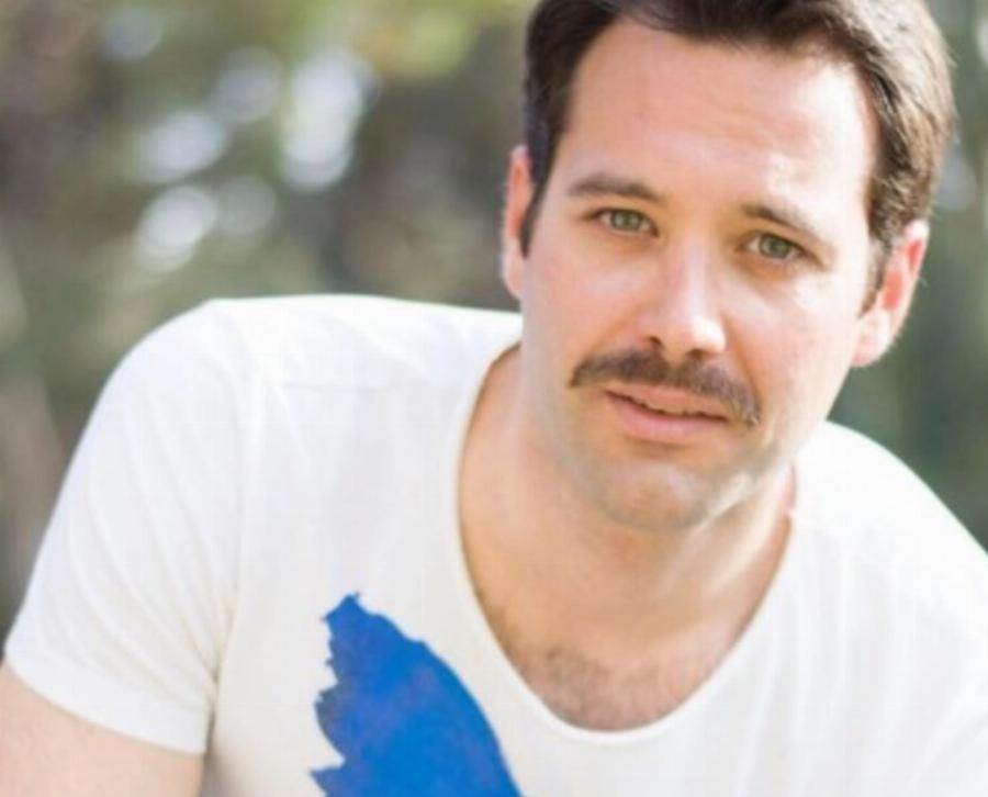 Πασίγνωστος πρωταγωνιστής της Ελληνικής τηλεόρασης δουλεύει ντελίβερι σε πιτσαρία