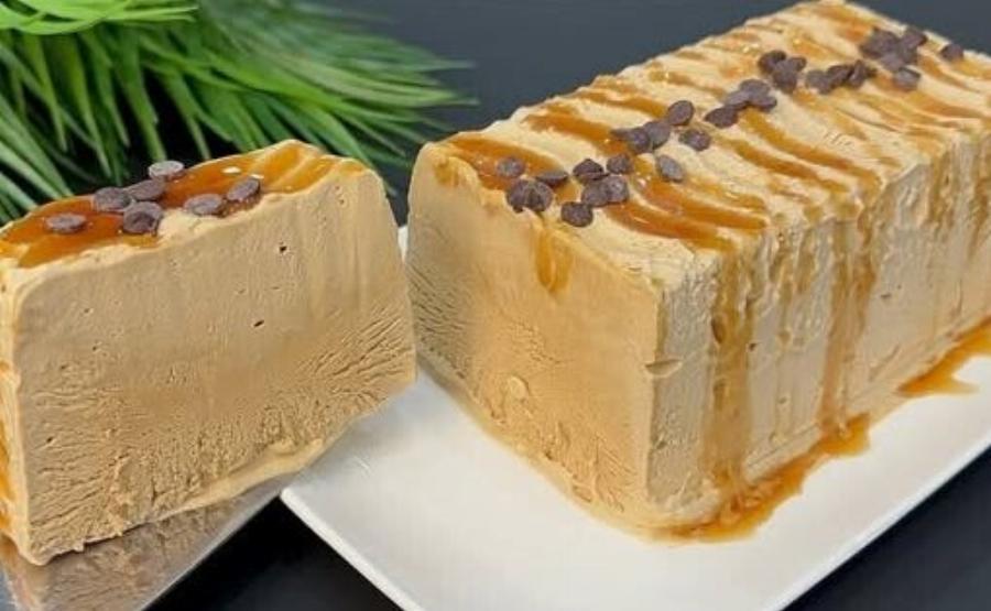 Το πιο εύκολο παγωτό καραμέλα με σοκολάτα – χωρίς παγωτομηχανή