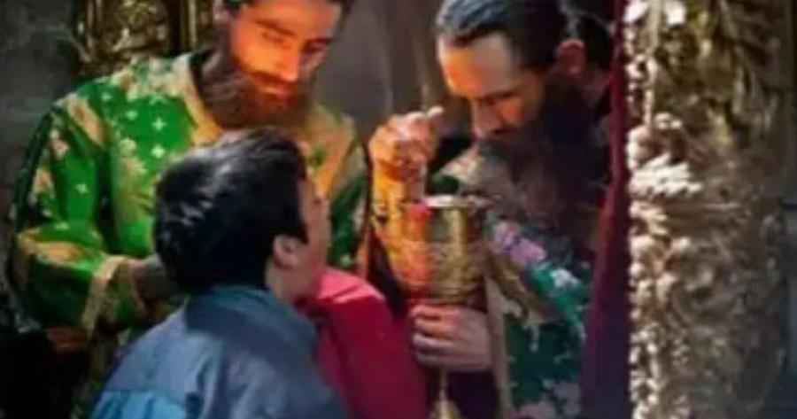 Σκηνές που προκαλούν δέος – Δείτε τι έκανε ένας ιερέας όταν έπεσε το Ιερό Δισκοπότηρο