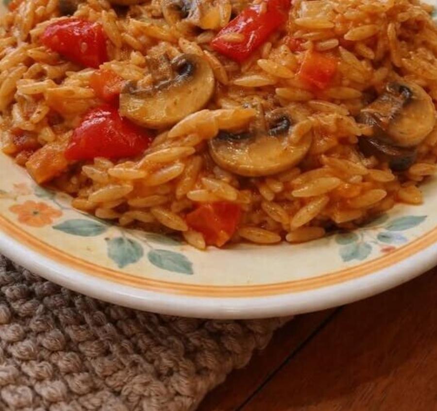 Ρύζι με μανιτάρια και πιπεριές: Η εύκολη και γρήγορη συνταγή για κάθε μέρα