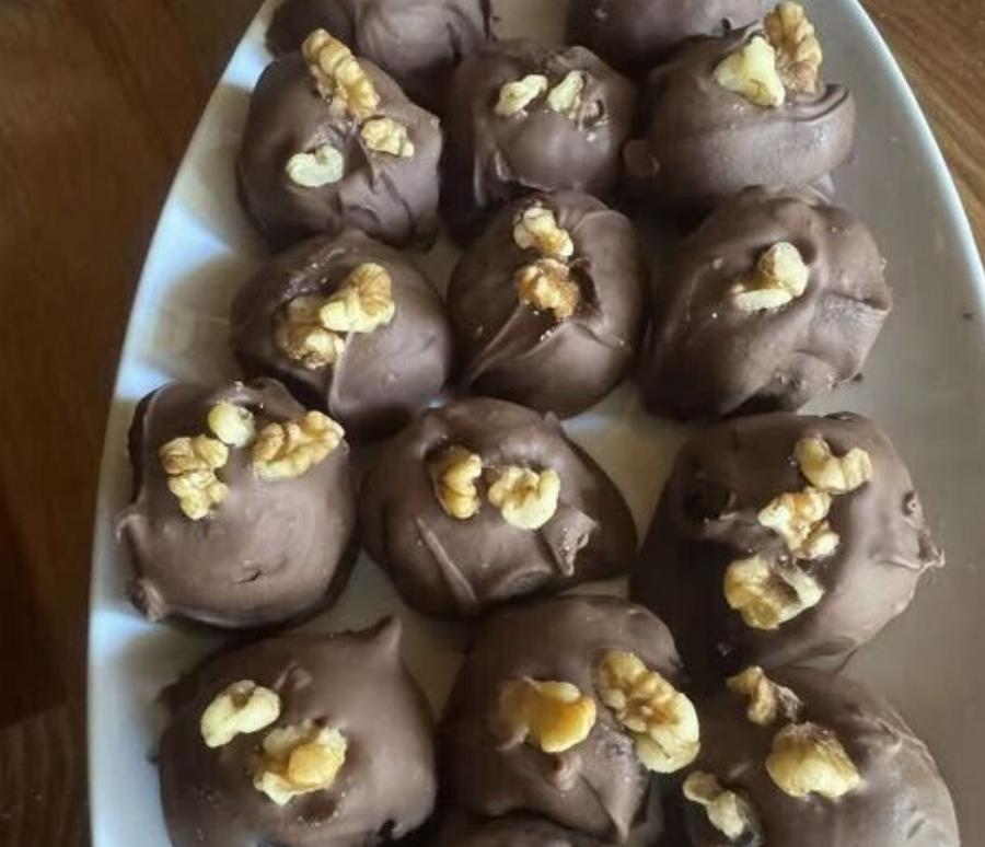 Δεν πίστευα ότι με 3 υλικά γίνεται τόσο νόστιμο γλυκό – εξαφανίστηκε σε λίγα λεπτά!