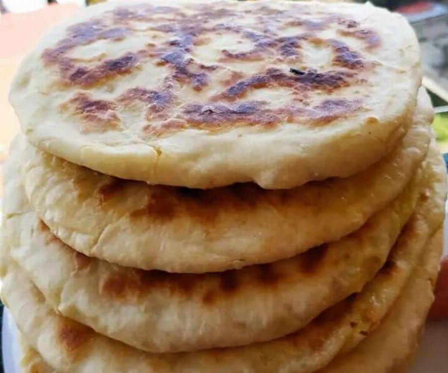 Χατσαπούρι πίτες στο τηγάνι! Με λιωμένο τυρί που λιώνει στο στόμα