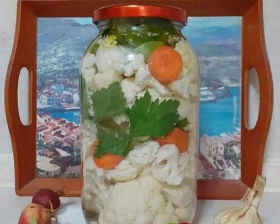 Σπιτικό τουρσί κουνουπίδι σαν της γιαγιάς – γίνεται σε λίγα λεπτά