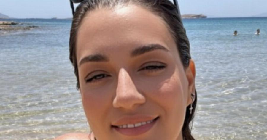 Έμεινε μισή, τις “έσβησε” όλες στην παραλία: Αγνώριστη η Ελίνα Παπίλα, χαμός κάτω από τις φωτο με το μπικίνι της