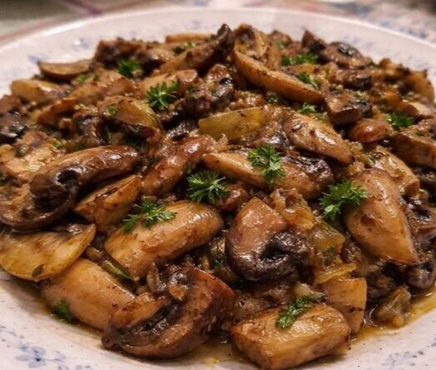 Μανιτάρια με σκόρδο και λευκό κρασί – Εύκολος και πεντανόστιμος μεζές