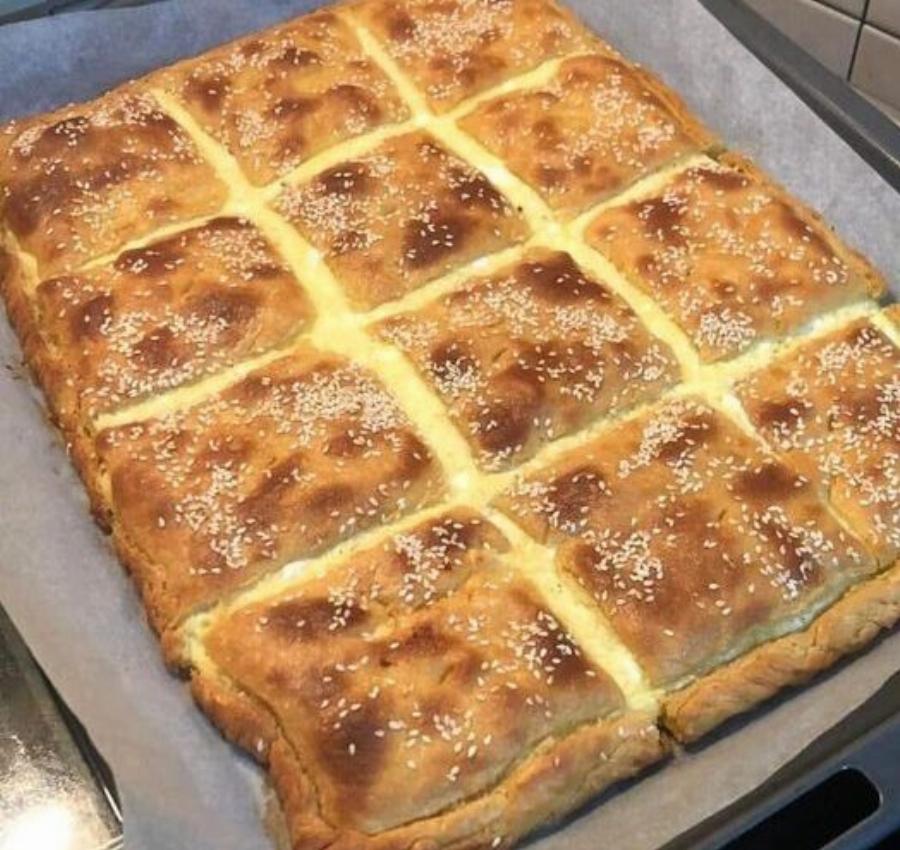 Η τυρόπιτα με τα 4 τυριά που λιώνει στο στόμα – Με κρεμώδη γέμιση και φύλλο που κάνει «κρακ»!