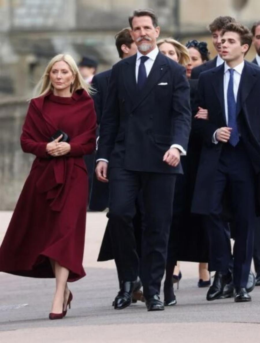 Μνημόσυνο Βασιλιά Κωνσταντίνου: Ο κούκλος γιος της Μαρί Σαντάλ και του Παύλου, όλες κοιτούσαν εκείνον