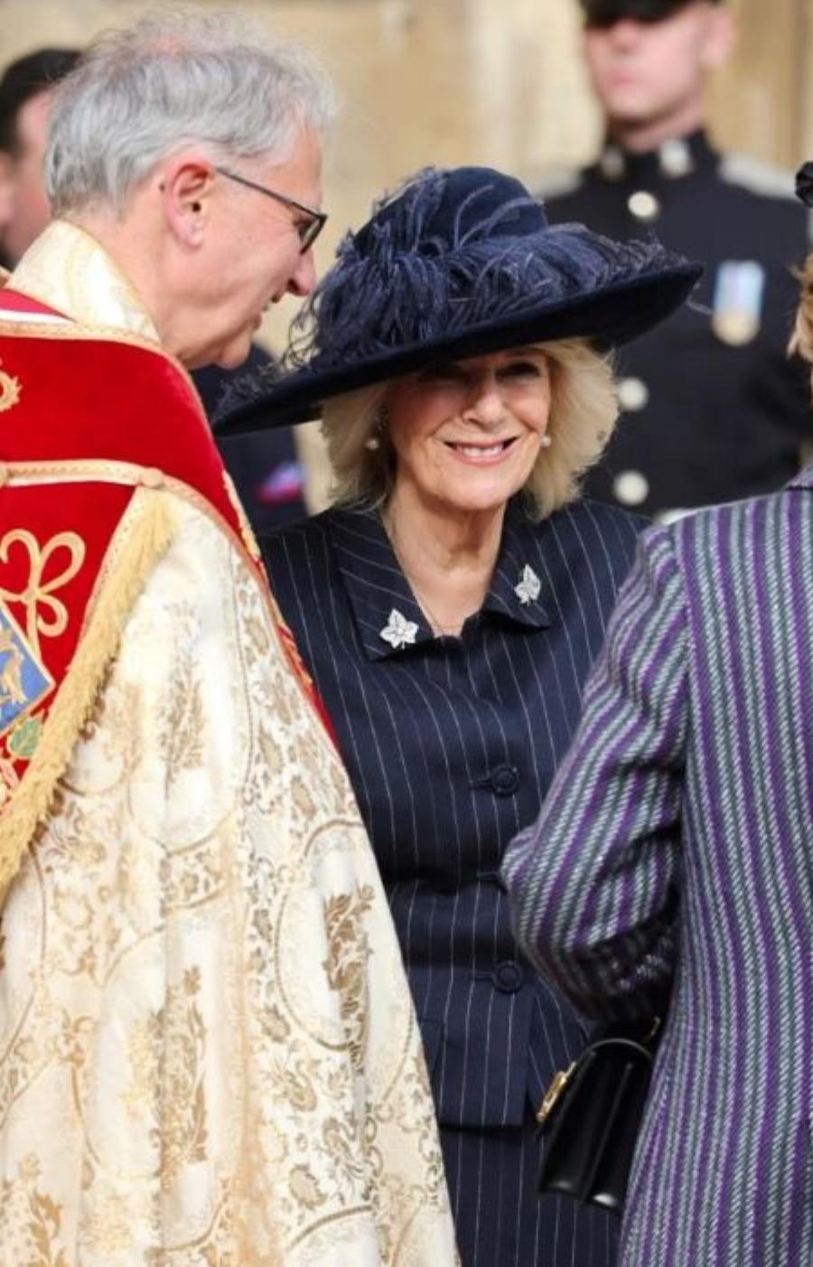 Μνημόσυνο Βασιλιά Κωνσταντίνου: Ο κούκλος γιος της Μαρί Σαντάλ και του Παύλου, όλες κοιτούσαν εκείνον