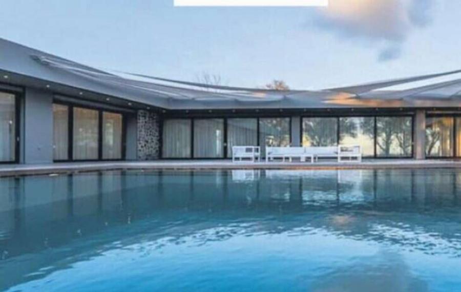 Ζαλίζει η χλιδάτη βίλα αξίας 15.000.000 € της Αθηνάς Ωνάση: Δίπλα στην Αθήνα και το εσωτερικό της που θυμίζει παλάτι