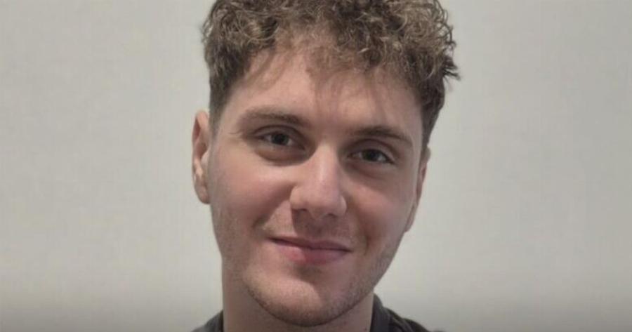 Μαθητής από τον ακριτικό Κάλαμο Λευκάδας που πήγαινε καθημερινά σχολείο με καΐκι κέρδισε υποτροφία ύψους 6.000 ετησίως