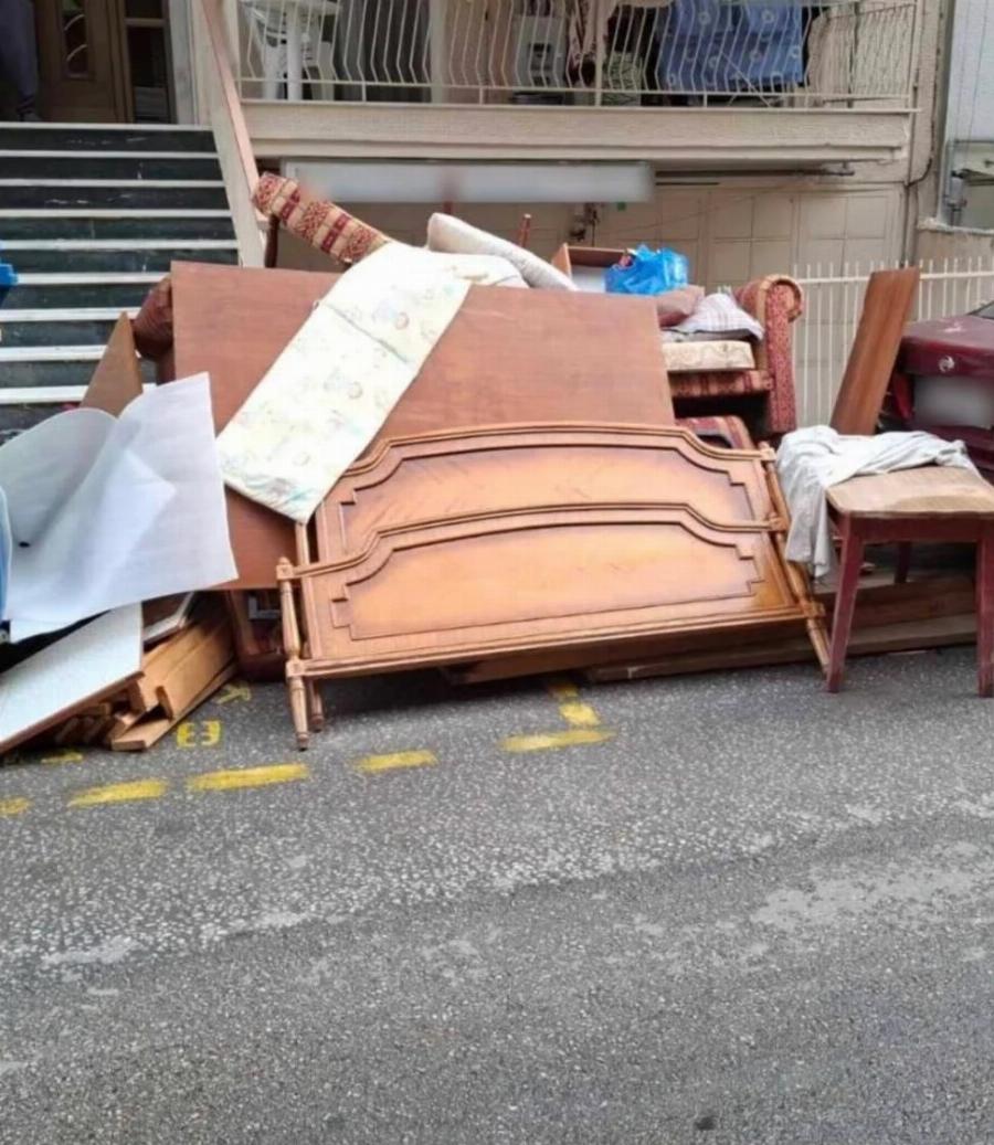 Θεσσαλονίκη: Πρόστιμο 3.000€ για ογκώδη σκουπίδια στο πεζοδρόμιο