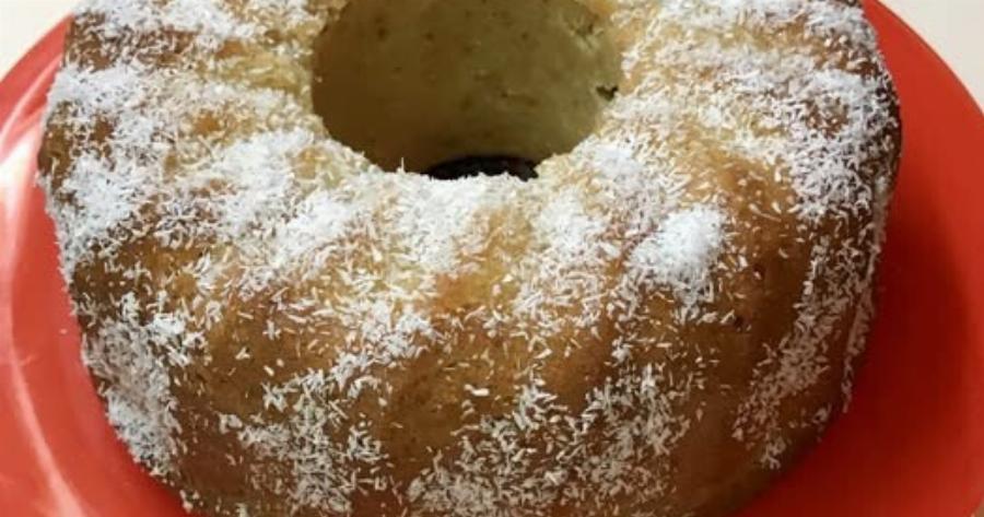 Αφράτο νηστίσιμο κέικ καρύδας με πορτοκάλι και γκαζόζα